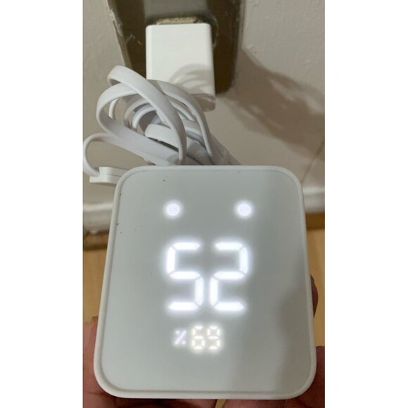 SwitchBot Hub 2 Temperature & Humidity Sensor - Picture 4 of 10